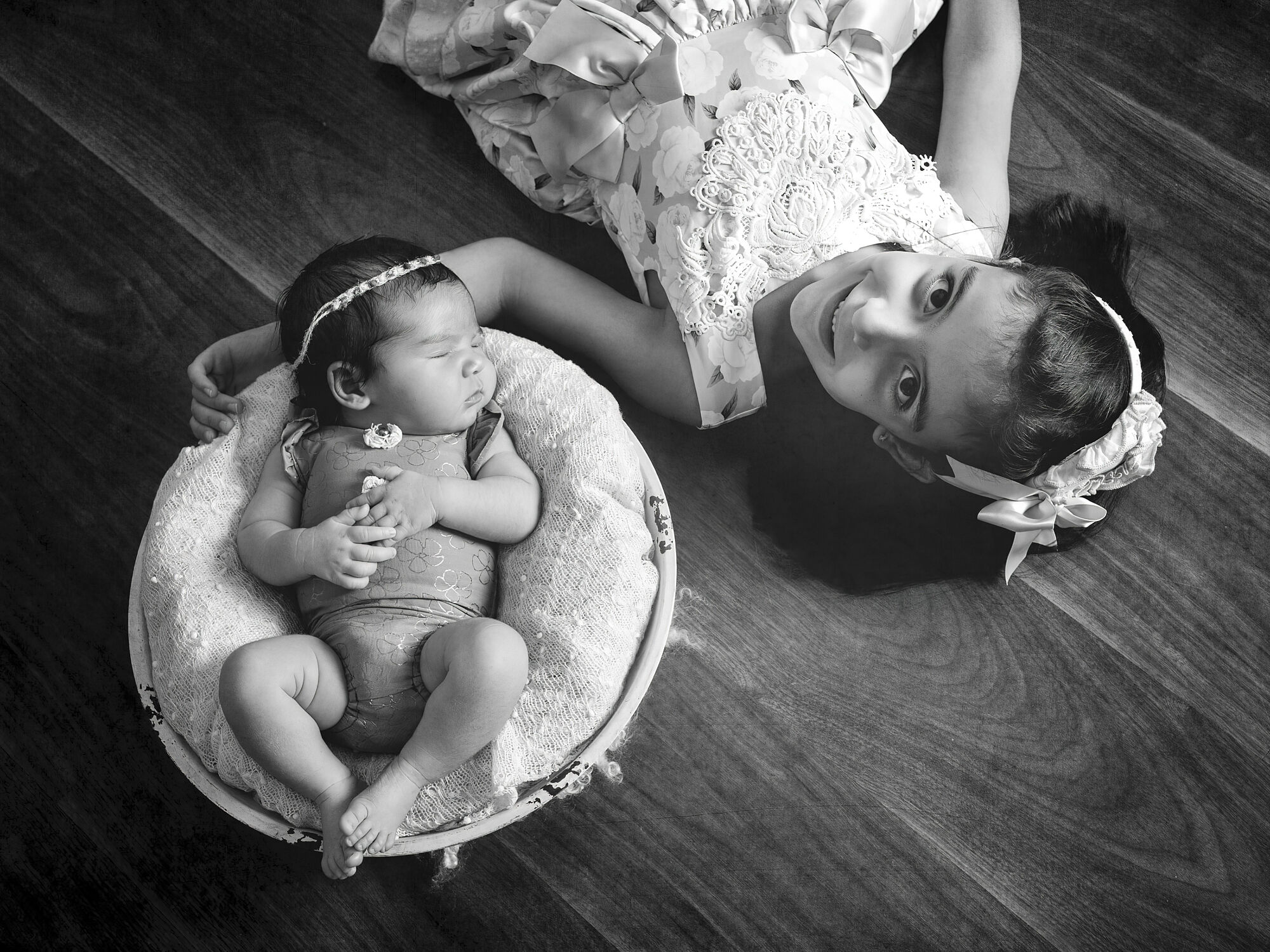 Sesión de recién nacido foto hermanas