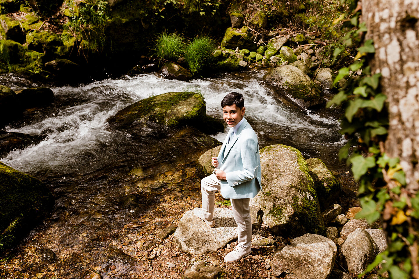 fotografia-comunion-campestre-sonrisa-niño-hervas-18