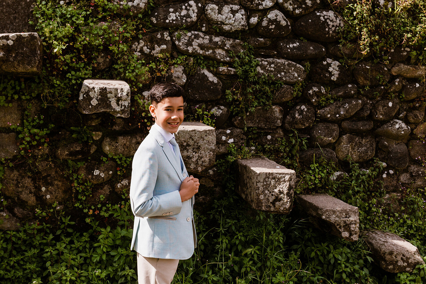 fotografia-comunion-campestre-sonrisa-niño-hervas-1
