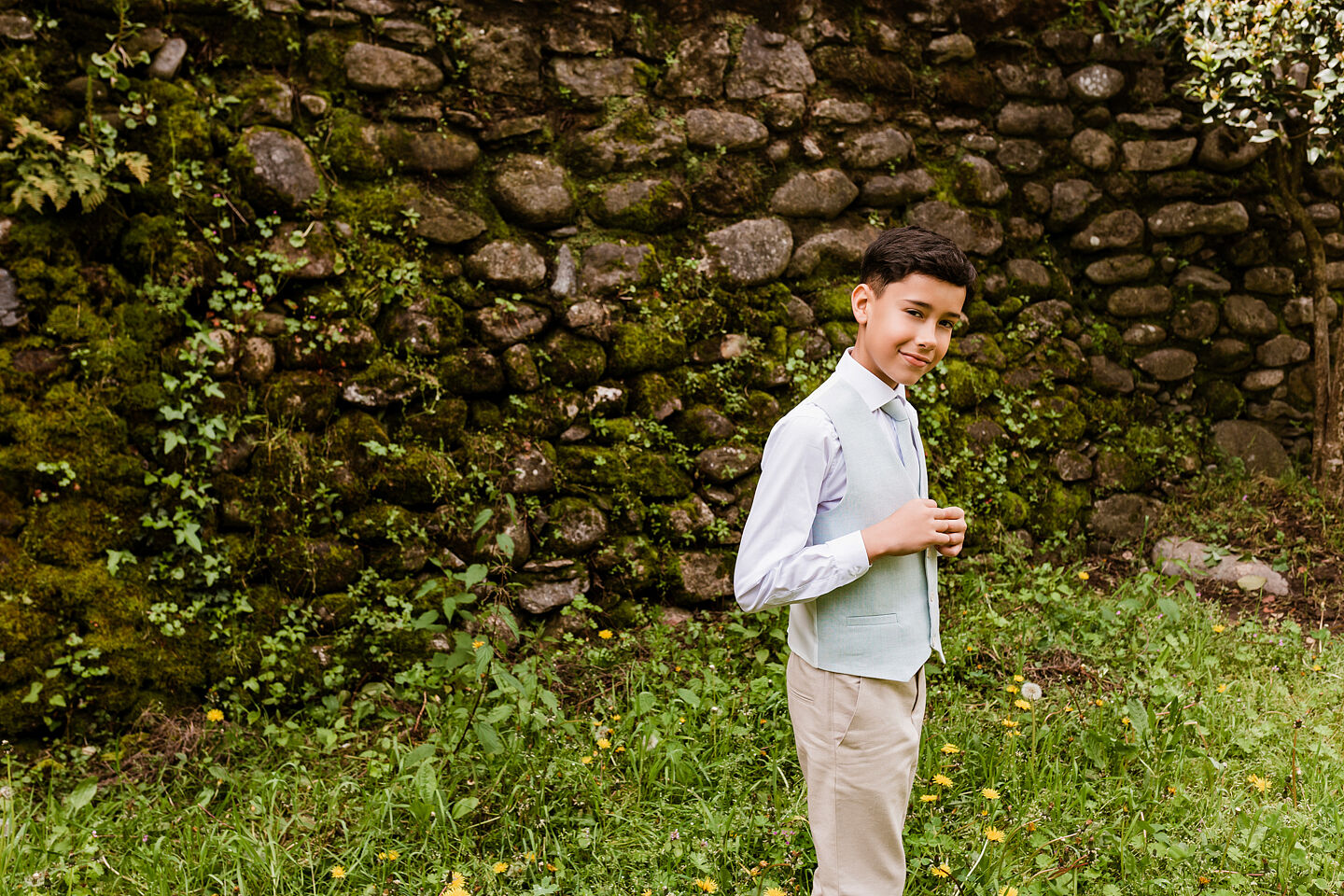 fotografia-comunion-campestre-sonrisa-niño-hervas-8