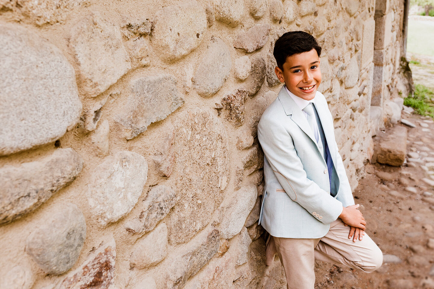 fotografia-comunion-campestre-sonrisa-niño-hervas-9