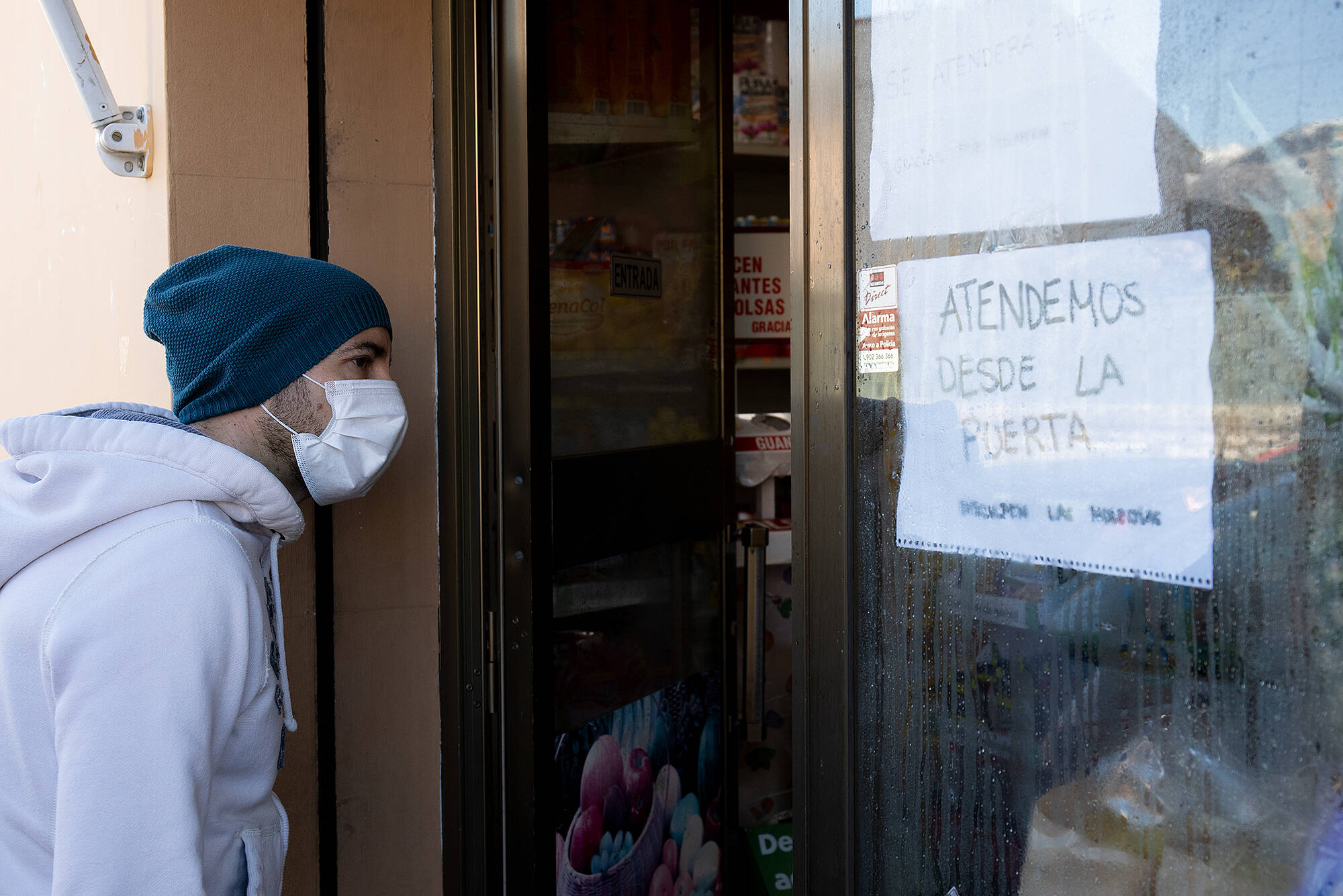Atendemos desde la puerta_Coronavirus_MG_1447