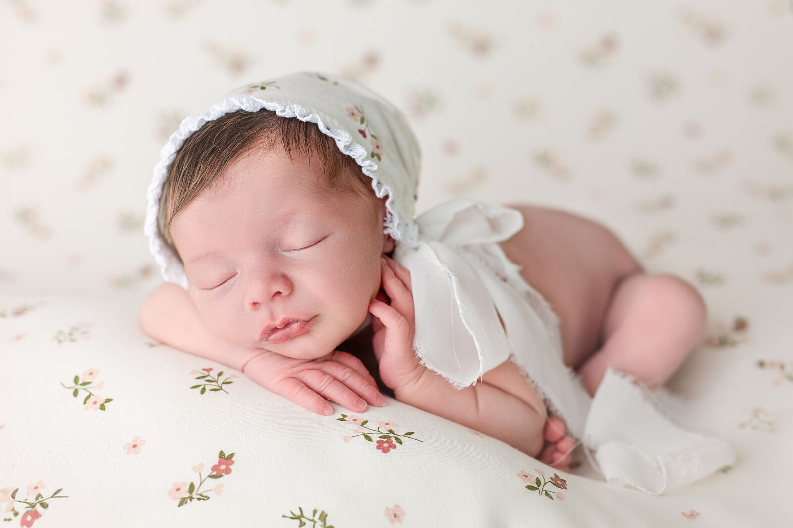 Fotoclicks. Fotógrafo infantil en Sanxenxo, Pontevedra. - olivia-newborn-6-ts20250906145317948888.jpg