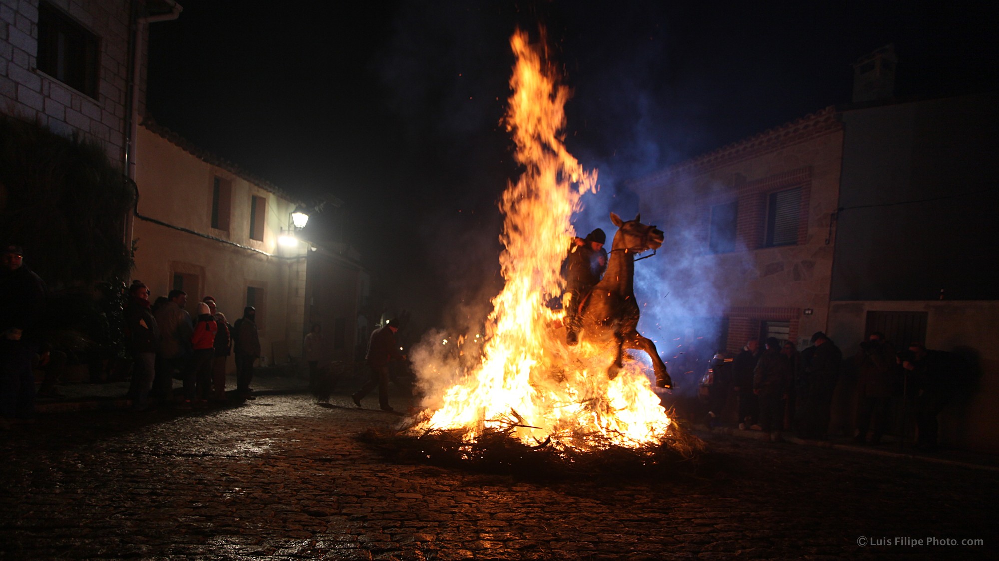 Luminarias 2018 noche de San Bartolome de Pinares