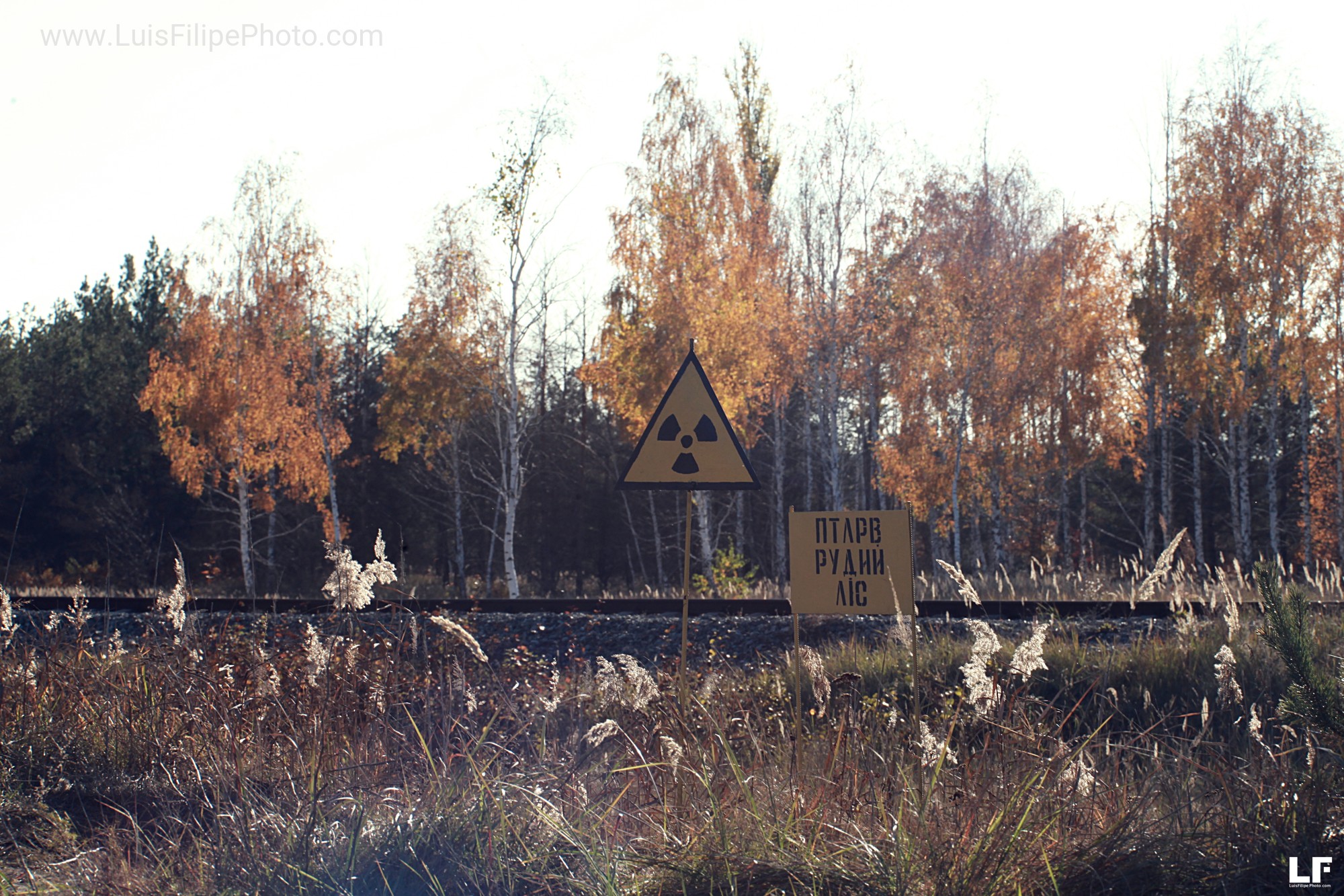 viaje fotografico a 2019 Chernobyl, señal radiactiva danger