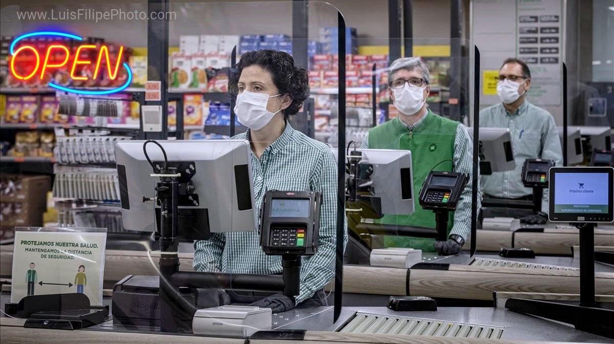 cajeros-protegidos-por-mamparas-supermercado-mercadona-valencia-marzo-1586344420106