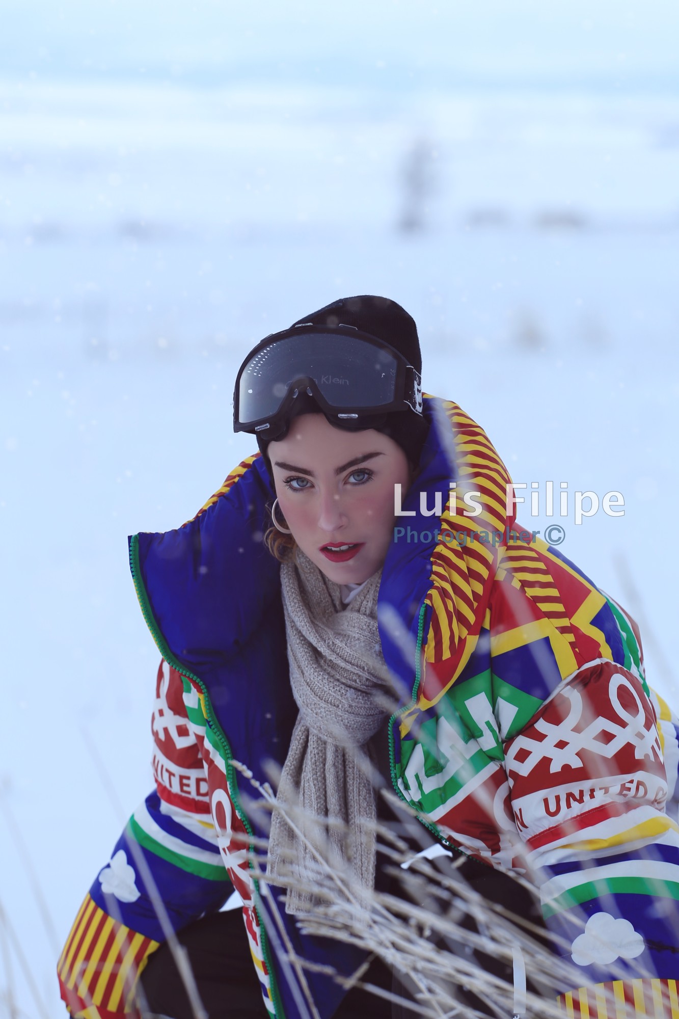 blonde model snowboard