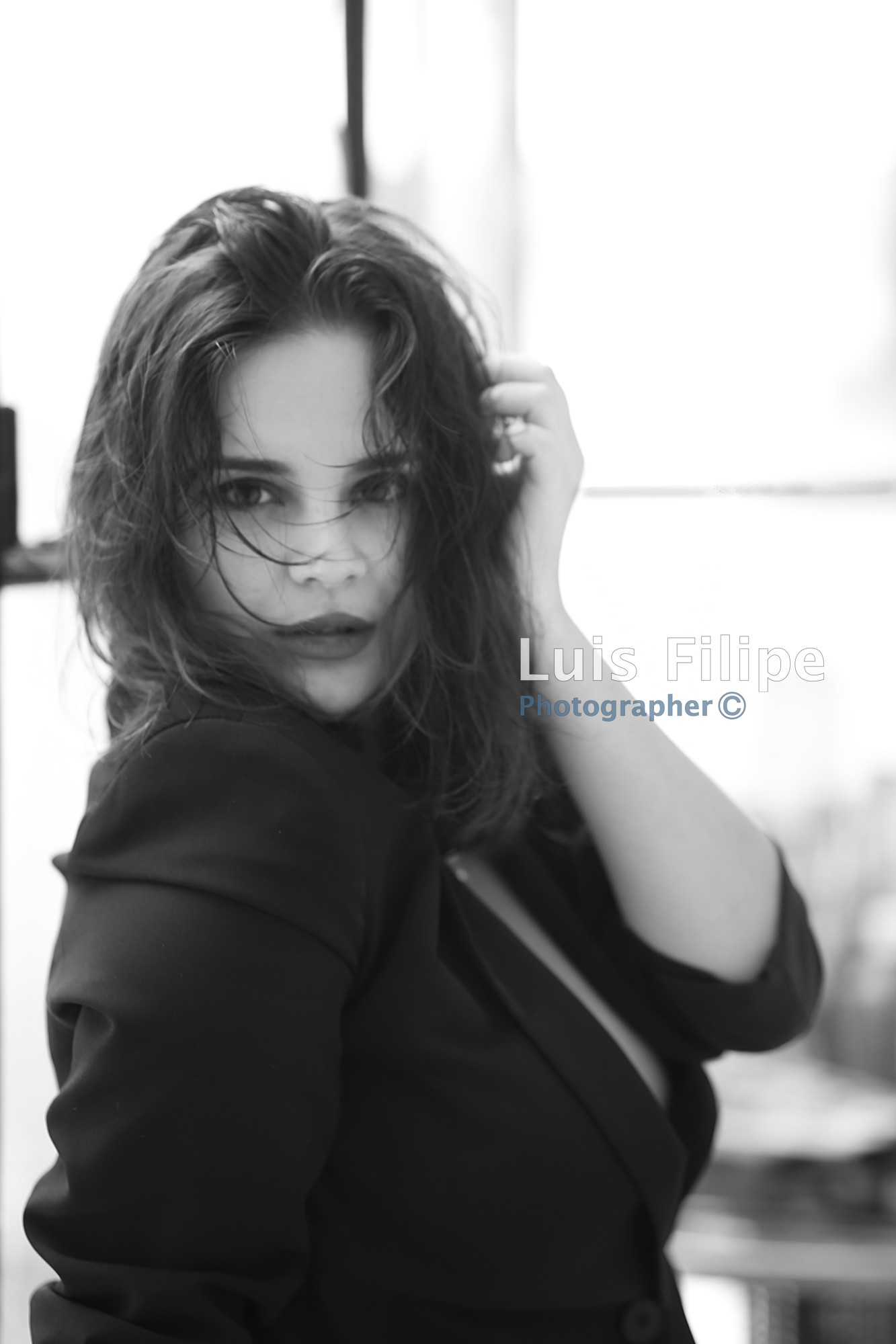 retrato en blanco y negro modelo curvy