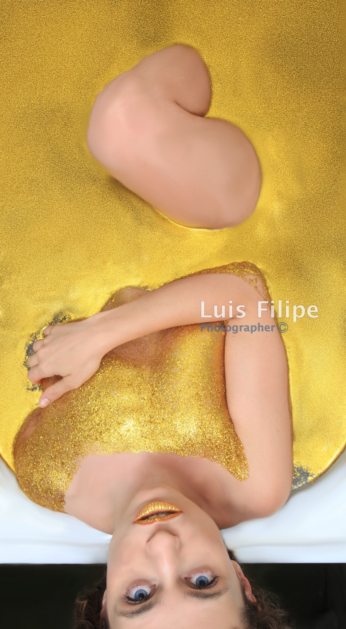 Fotos en bañera de oro modelo gold bath milk 