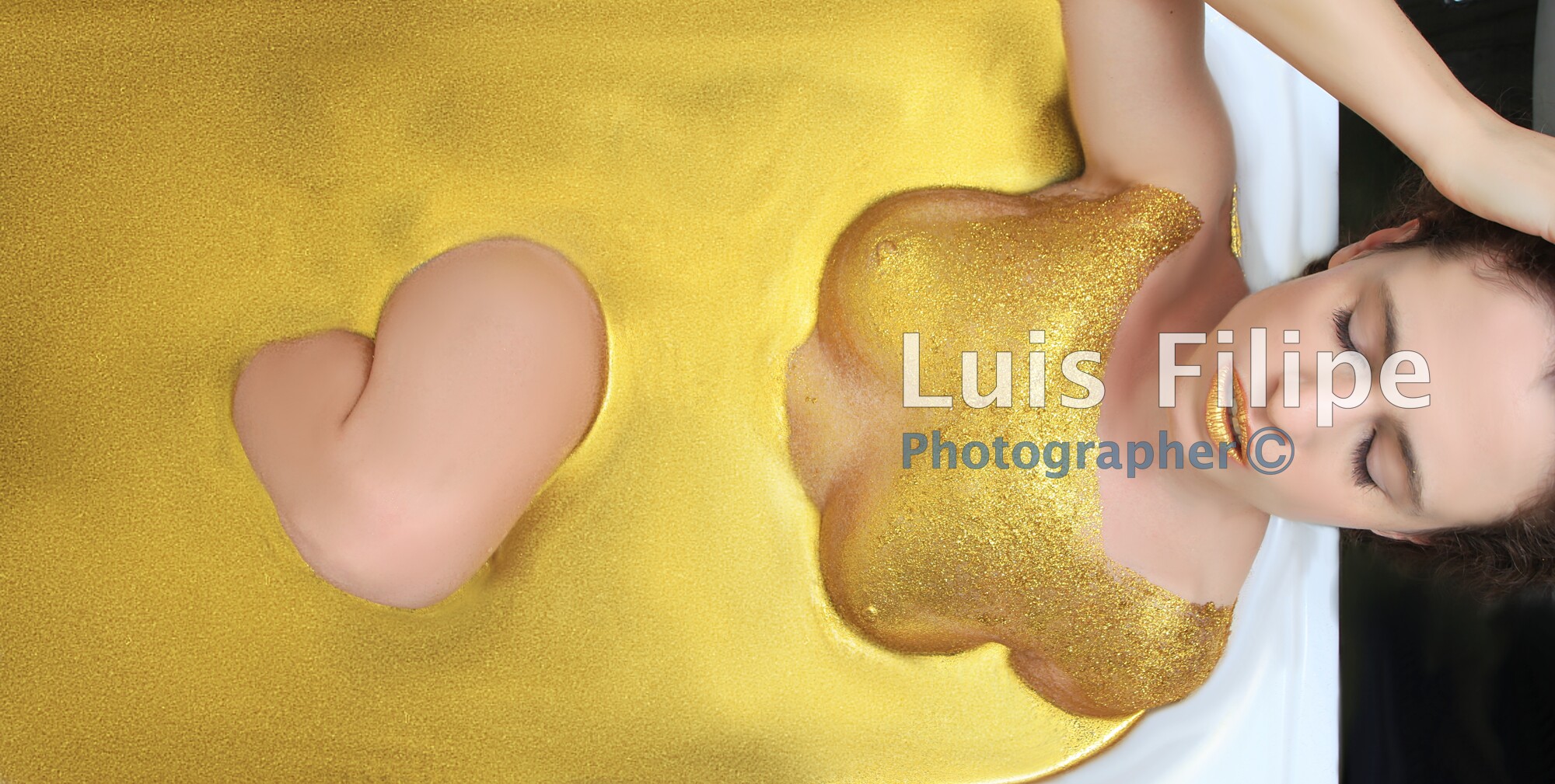 Shooting bath milk Luis Filipe Photographe Monaco gold