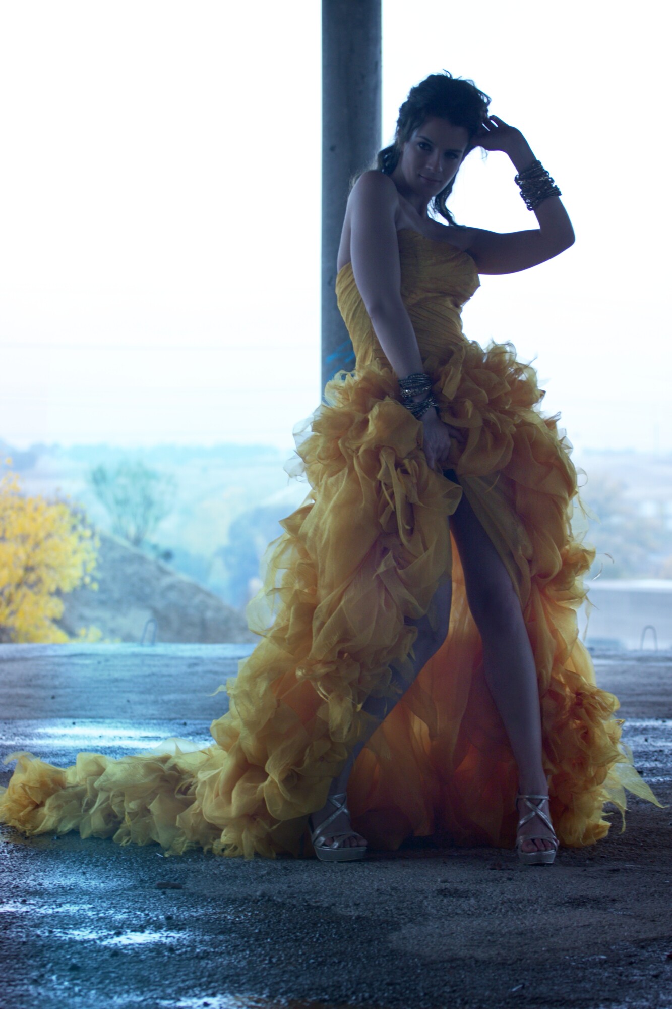 Vestido amarillo de diseñor coctel