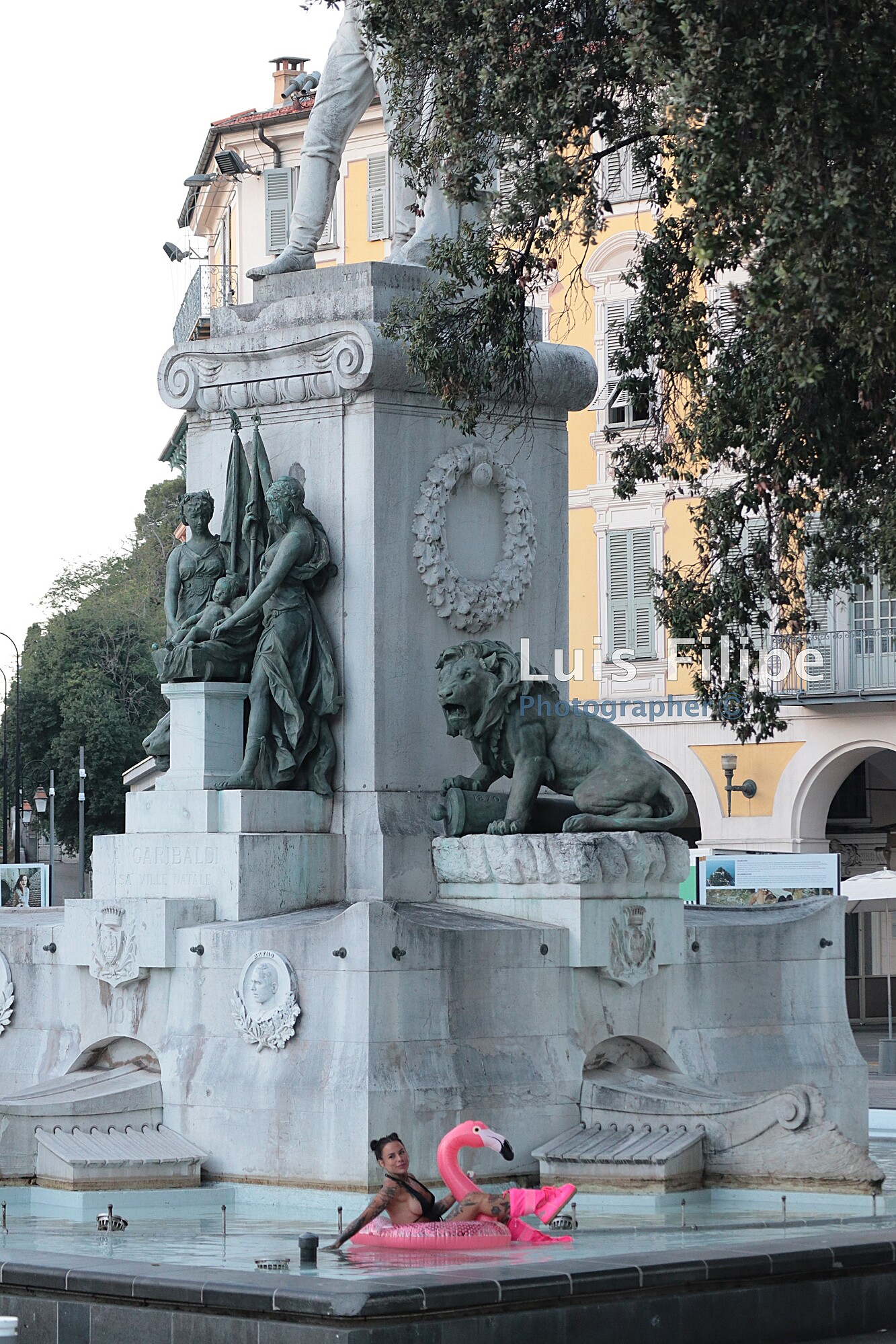 photos inside a fountain GARIBALDI, Nice