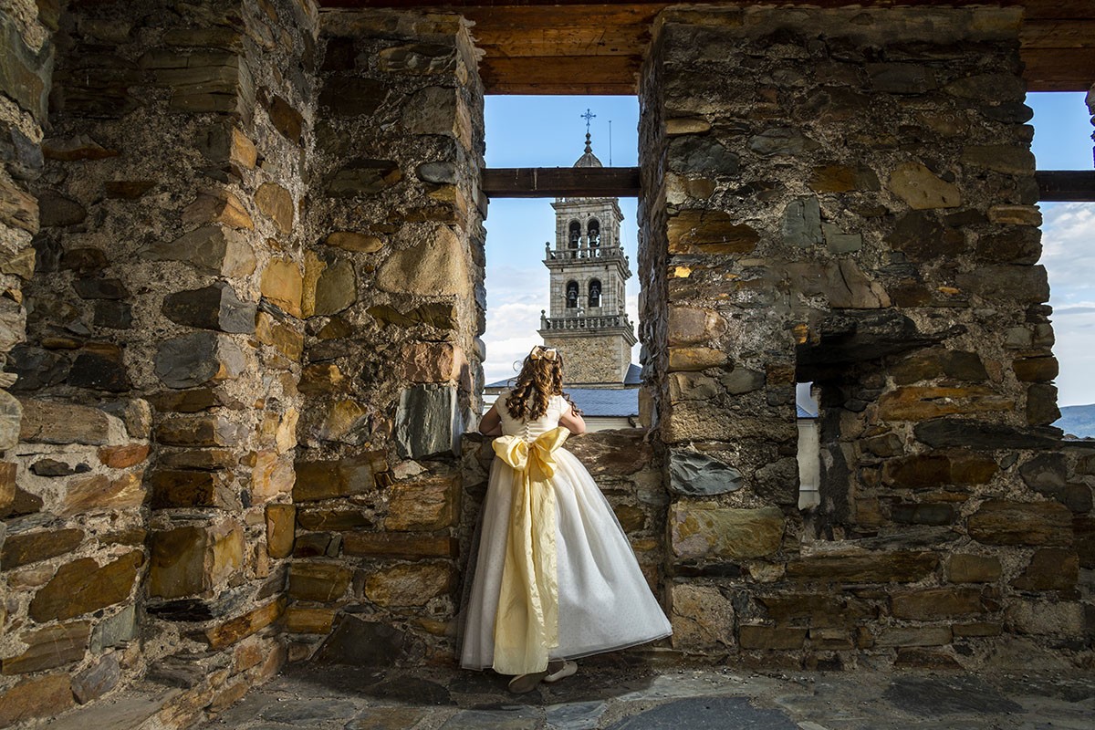fotógrafo comunión Ponferrada sesión exterior castillo templarios