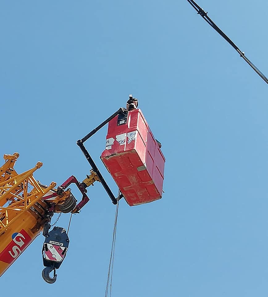 39243174_678705942492638_6433532921151225856_n