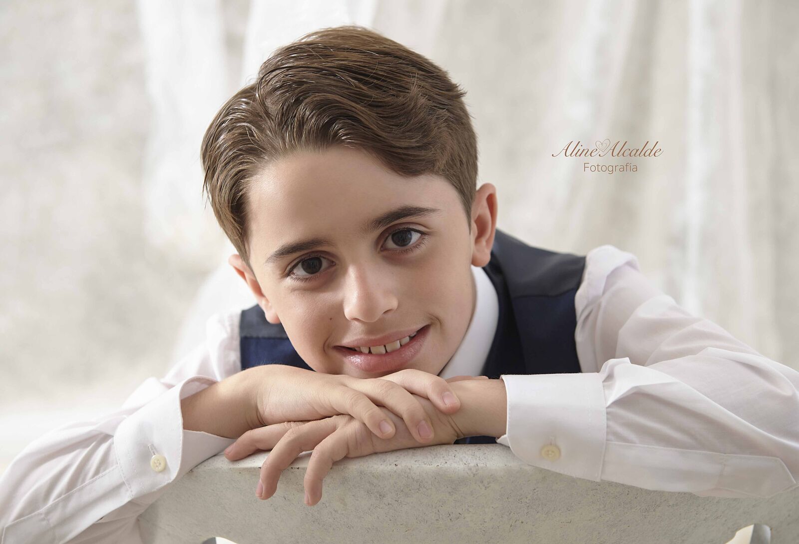 Aline Alcalde fotografía - foto-grafo-de-comunio-n-nin-o-elegancia-en-el-estudio-fotogra-fico-colladovillalba-ts20260309120117142877.jpg