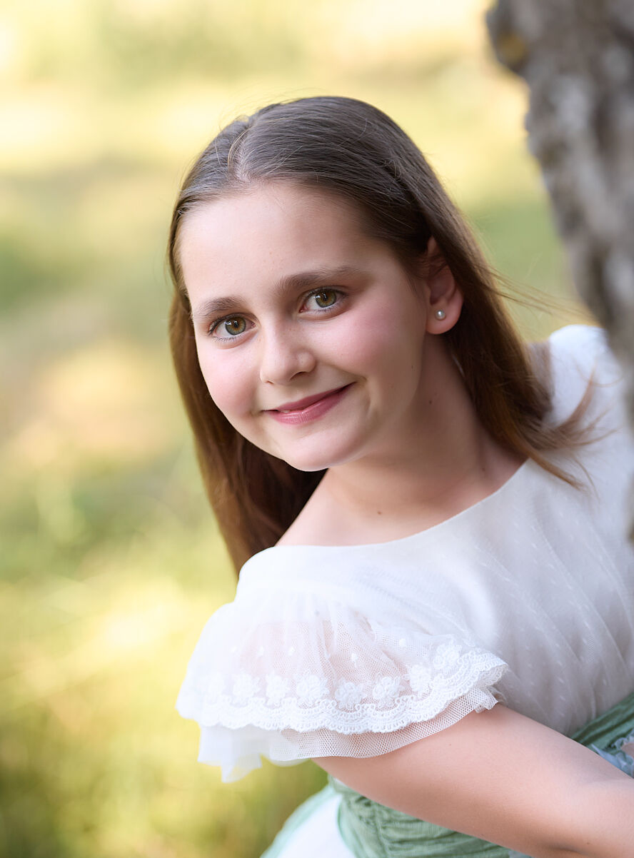 Aline Alcalde fotografía - sesion-comunion-campo-luz-atardecer-madrid-ts20260310143712437999.jpg