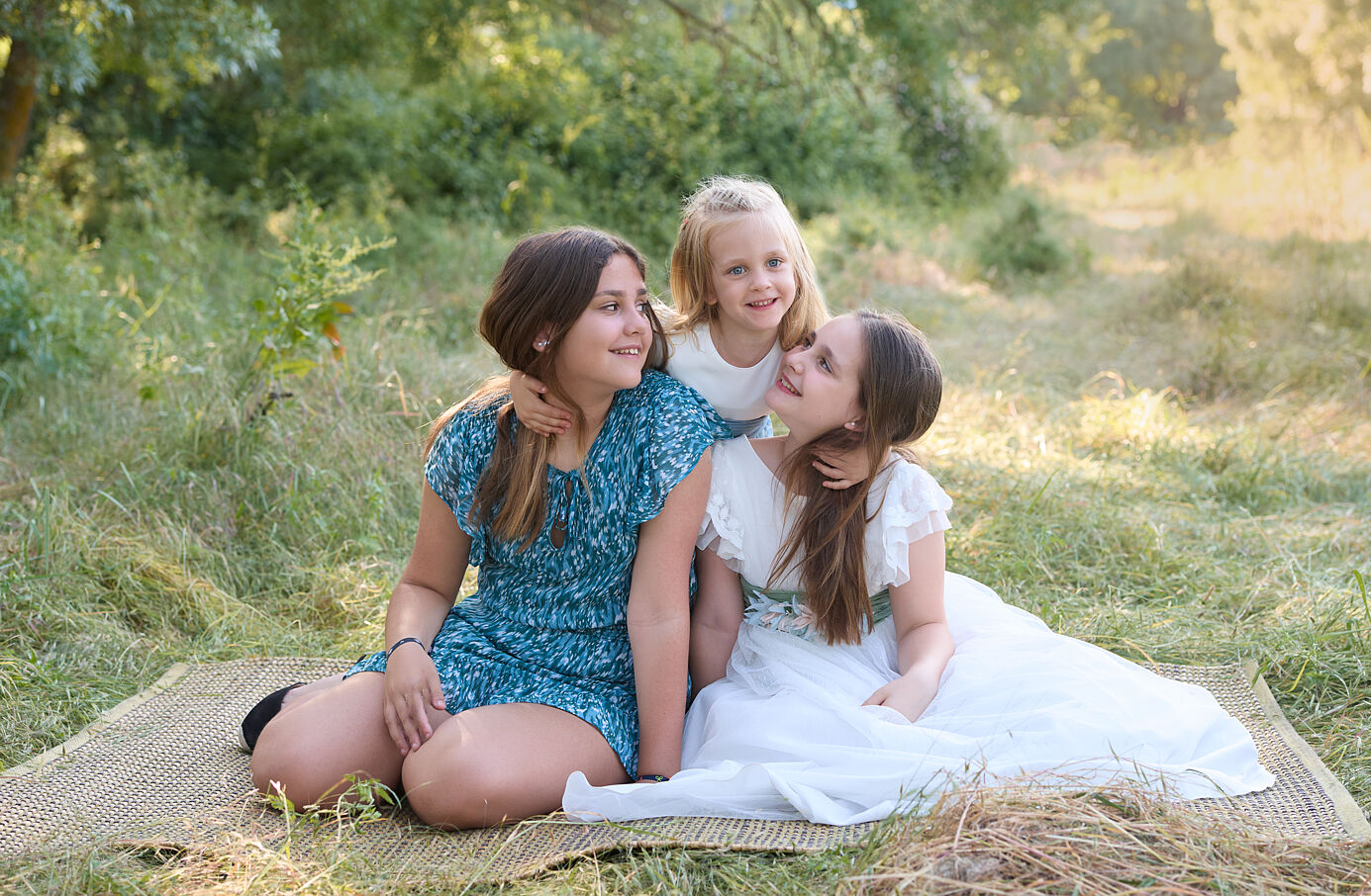 Aline Alcalde fotografía - fotos-comunion-con-hermanas-exterior-natural-ts20260317110900237486.jpg