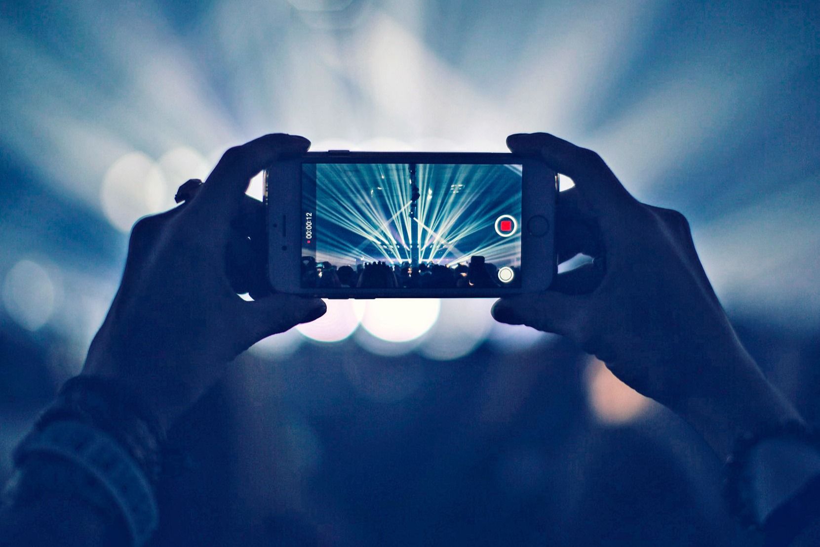 Bangkok Demo - apple-1836071-1920.jpg