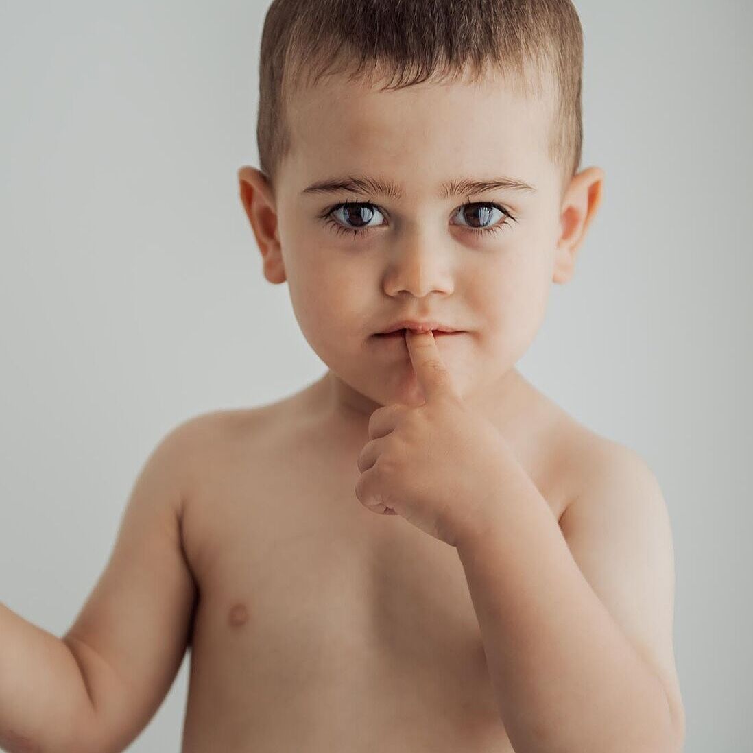 Nova Foto - bebe-no-batismo-a-olhar-na-camera-ts20251024141632272305.jpg