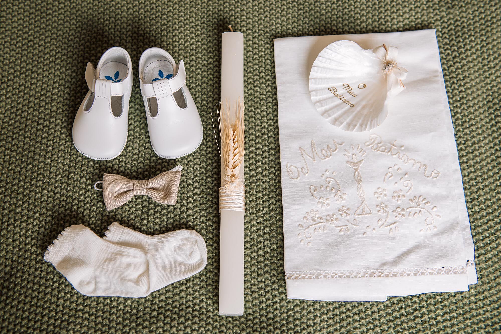 pormenores da roupa de batismo