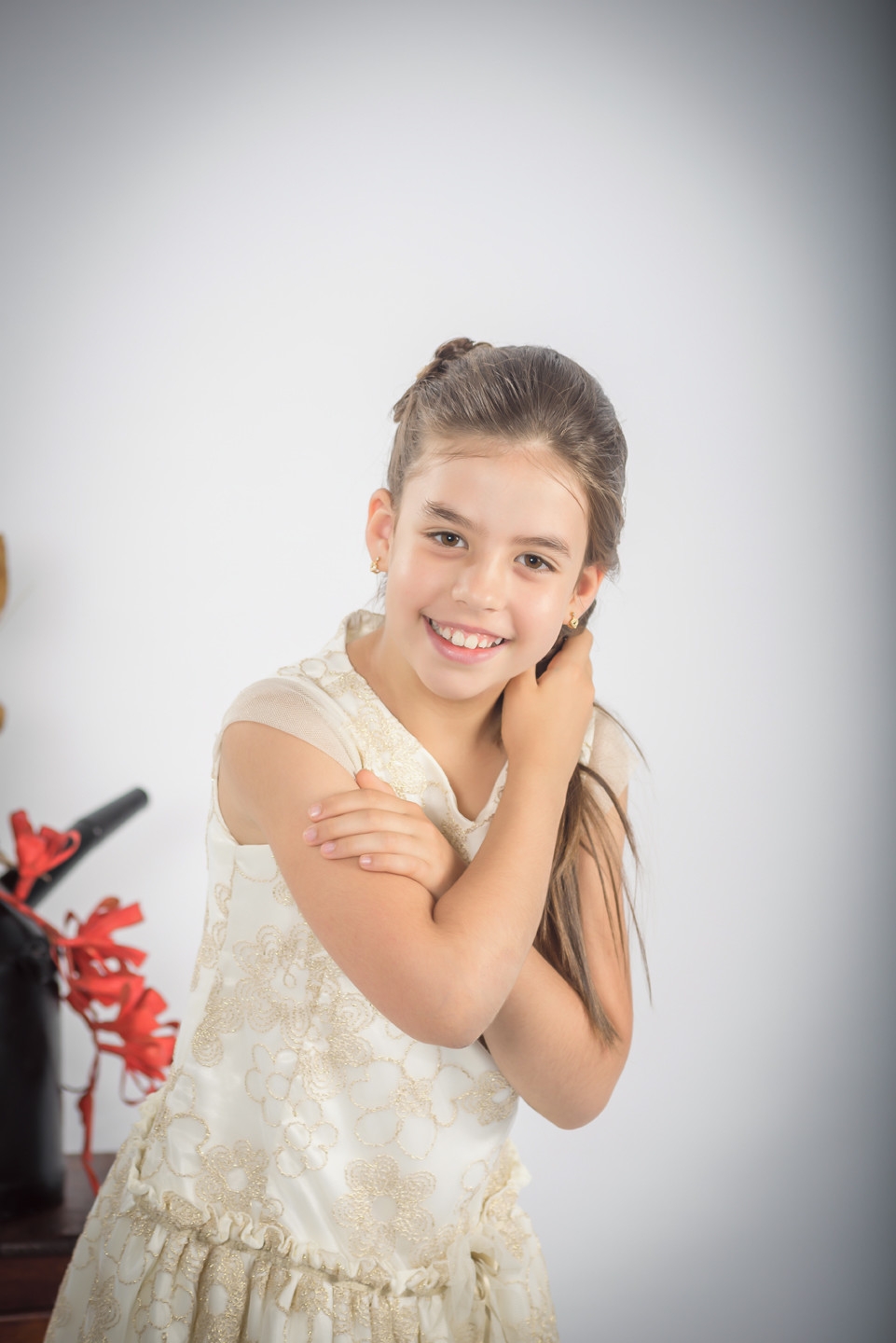 Menina de vestido a sorrir