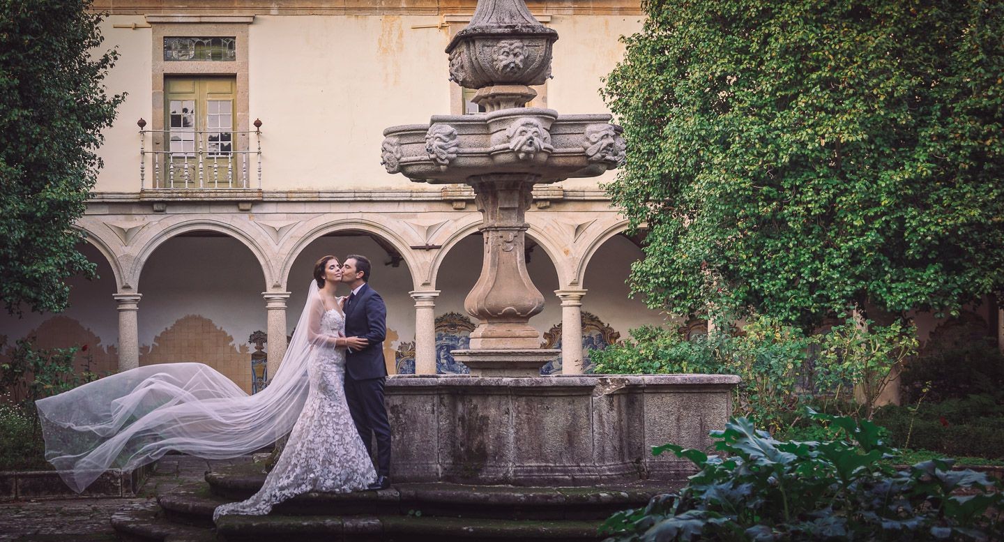 Daniela Santos e Carlos Litos na fonte