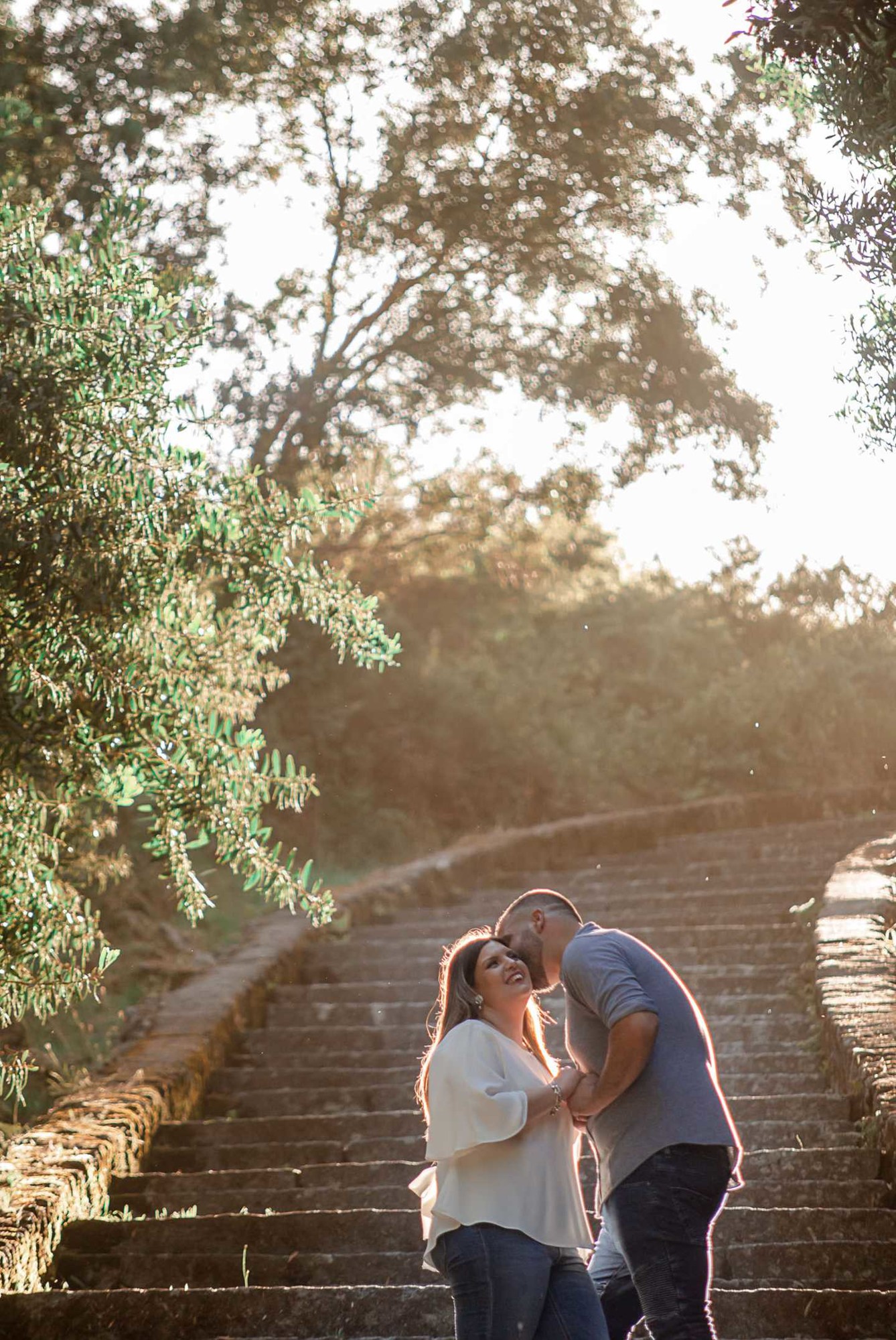 Carolina e André nas escadas