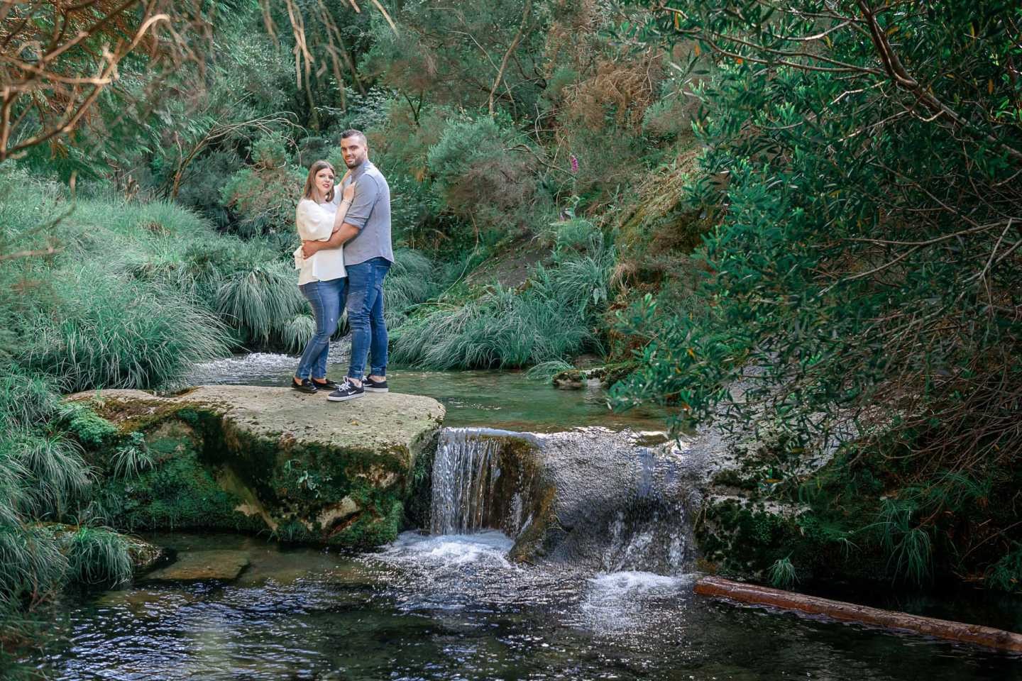 Carolina e André a beira do lago