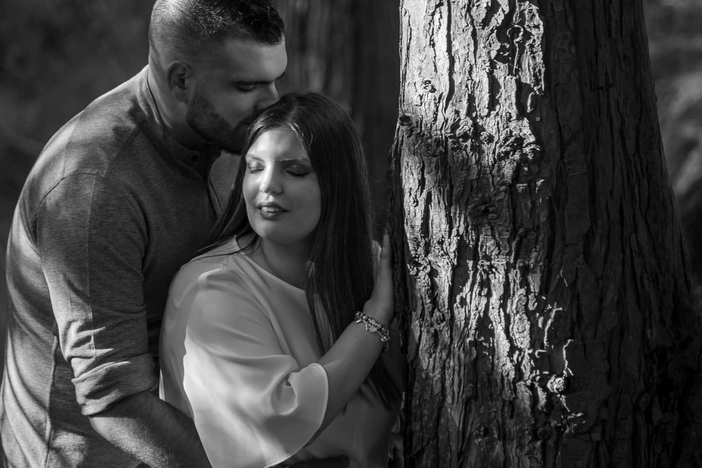 Carolina e André a beira da árvore