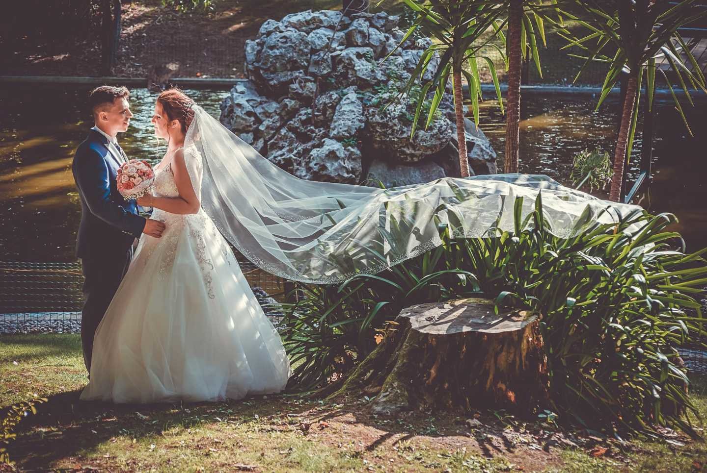 Noivos a beira do lago