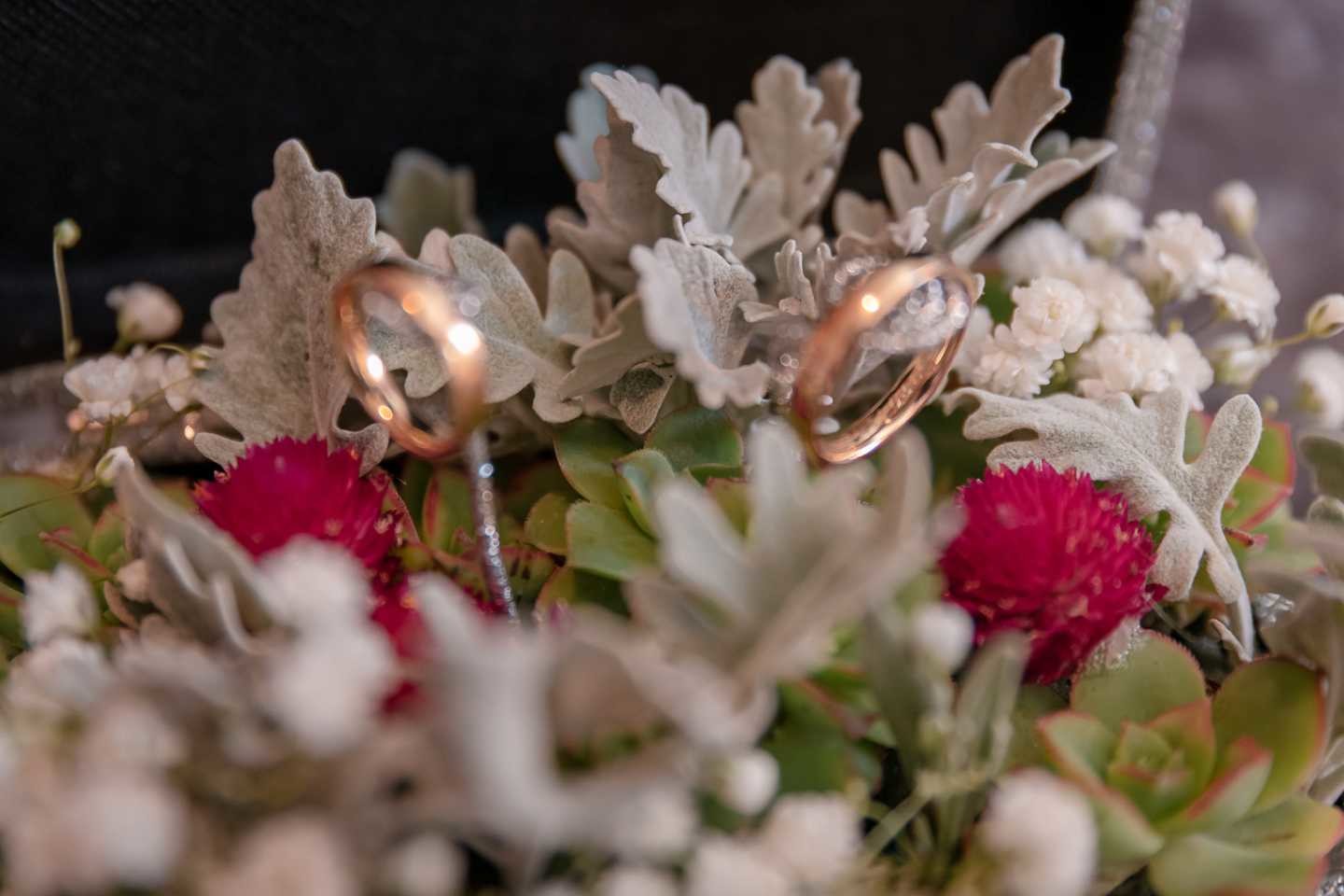 Pormenor :: Anel de casamento nas flores