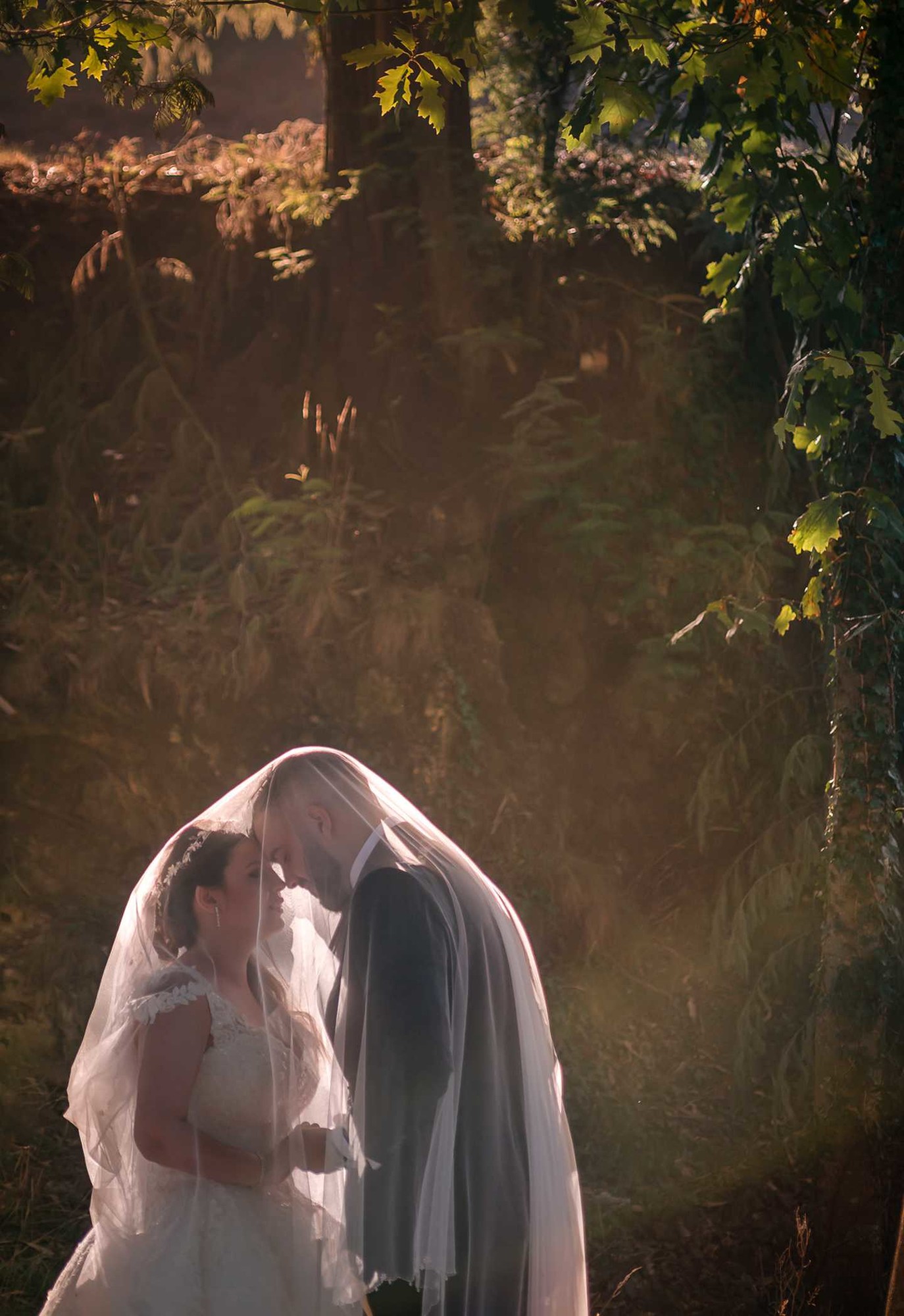 Noivos dentro do véu