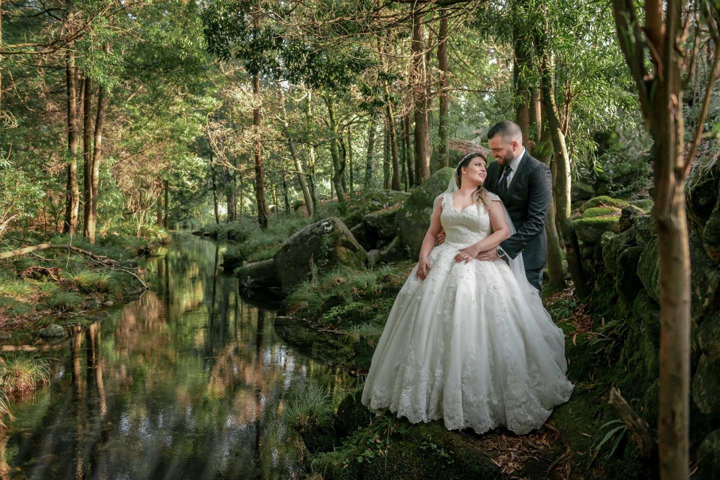 Noivos a beira do lago