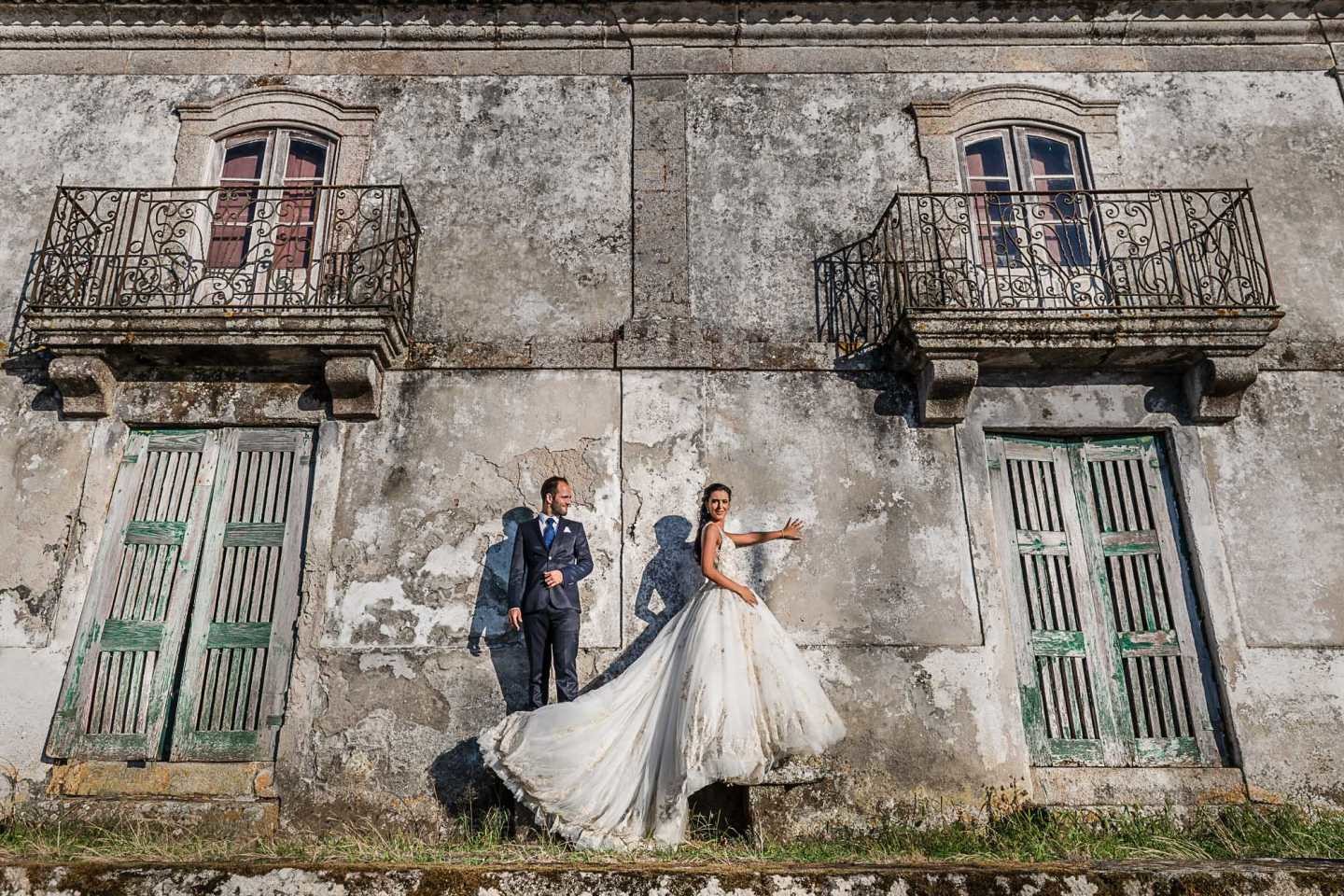 Noivos em cima do banco