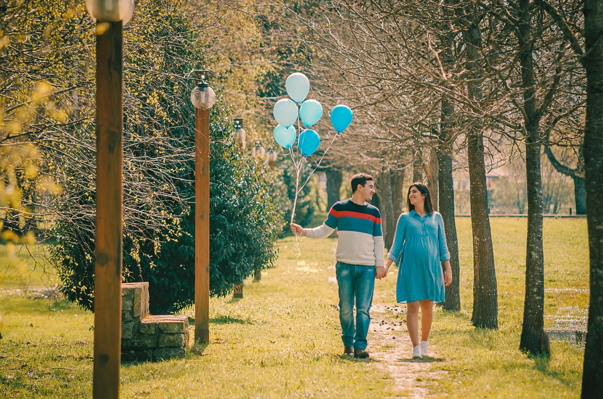 Ricardo e Anabela a caminharem pelo o jardim