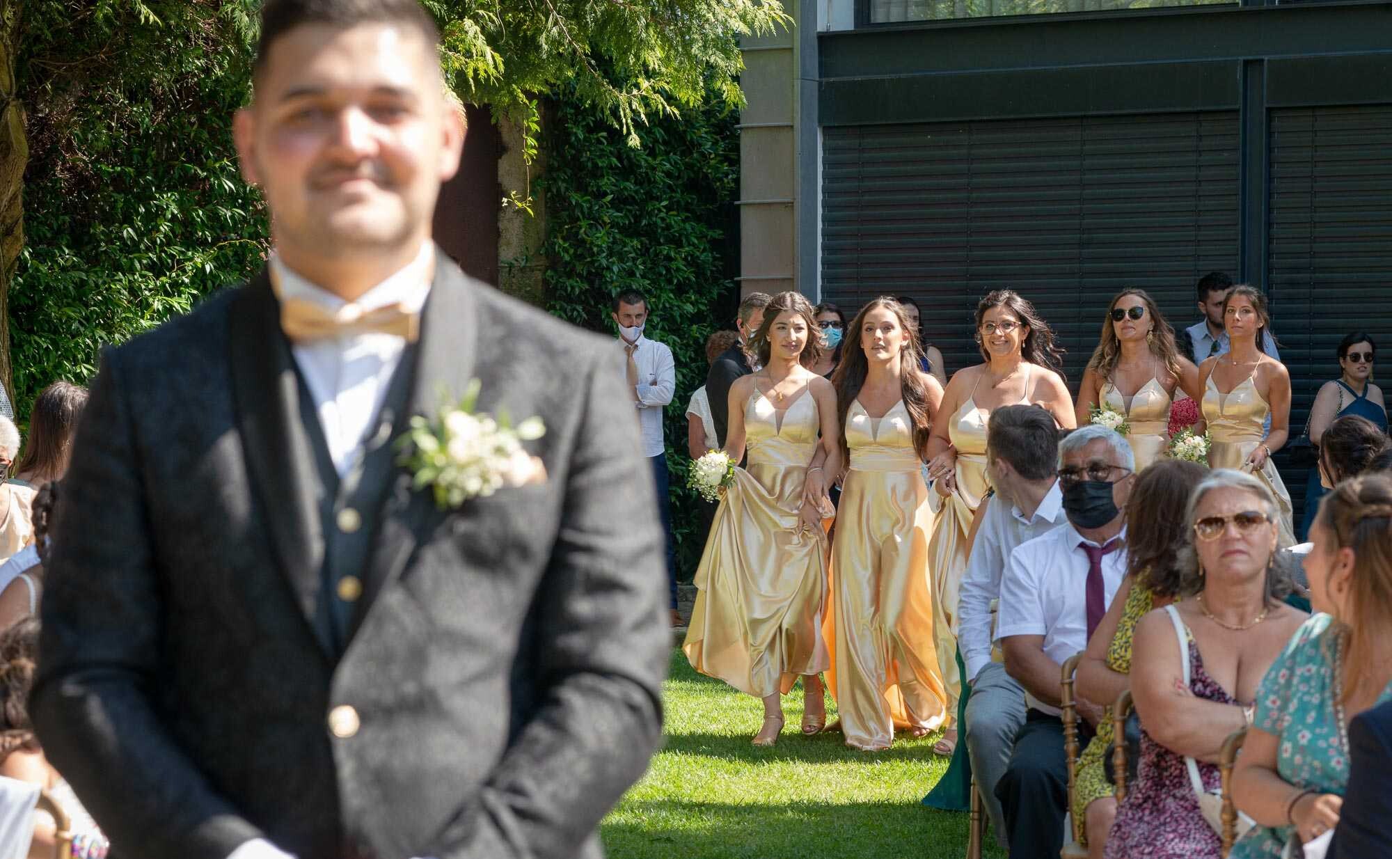 Madrinhas a entrarem na Quinta