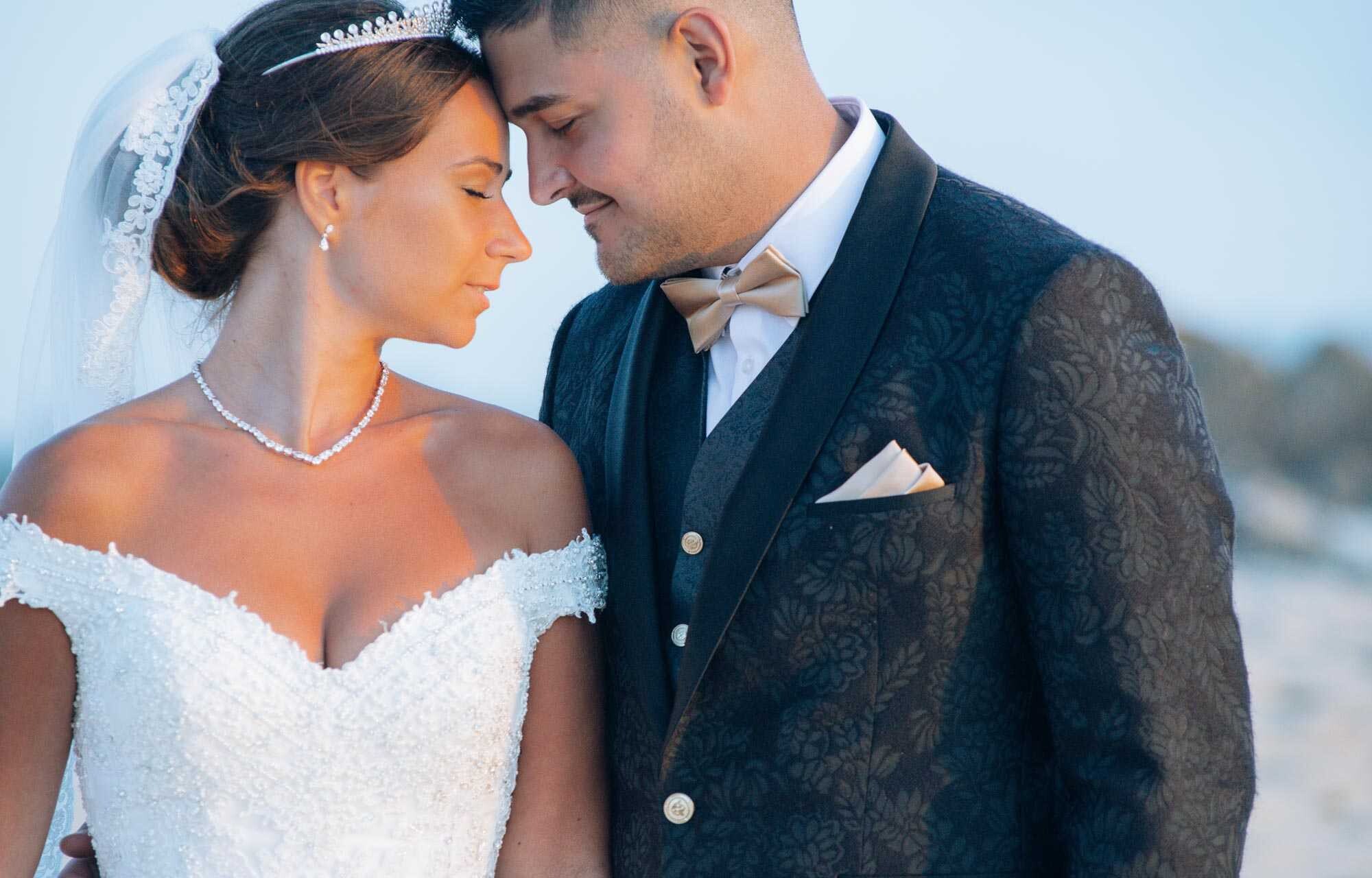 Close Up do Casal encostando a cabeça uma na outra