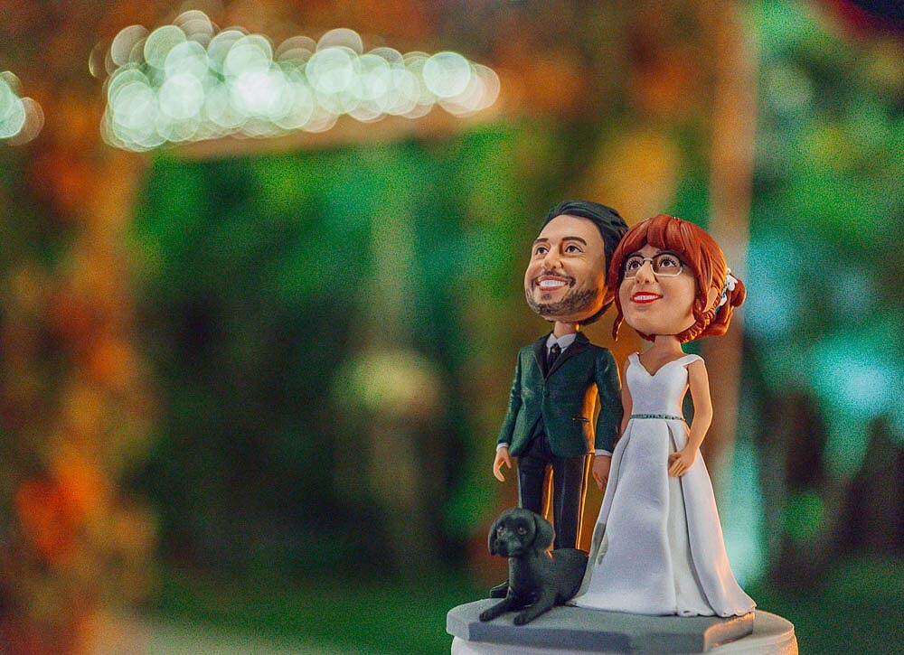 Pormenor do bolo de casamento do casal