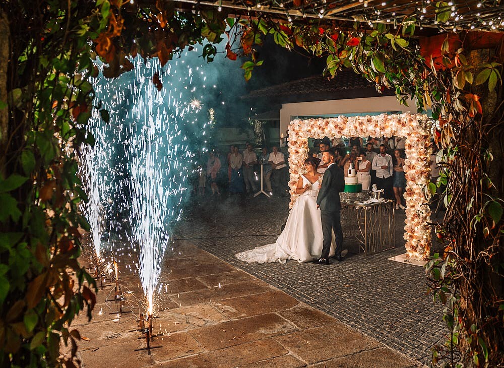 Casal a ver os fogos de artificio