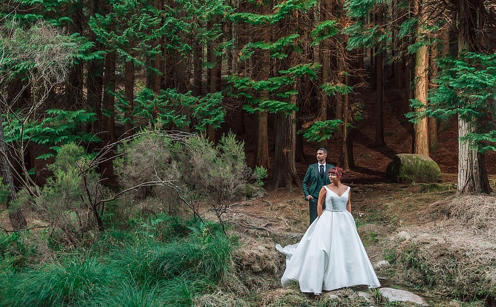 Pós casamento :: Casal a olhar para a paisagem