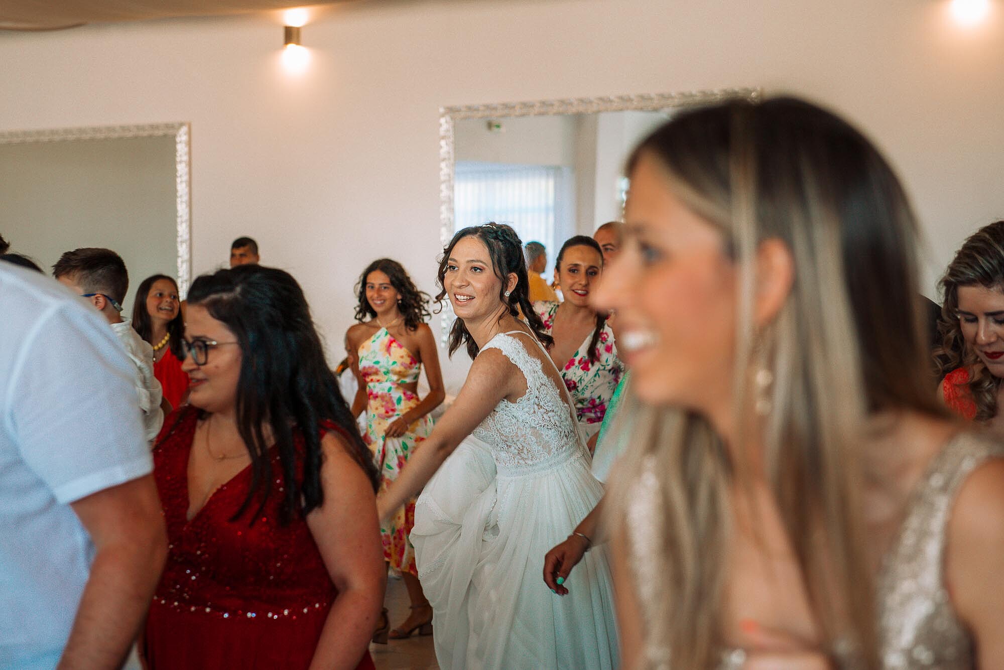 Convidados e Casal a dançarem