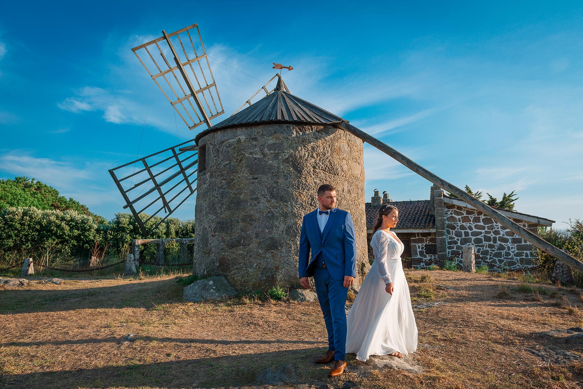 Pós Casamento :: Casal a olhar para lados opostos