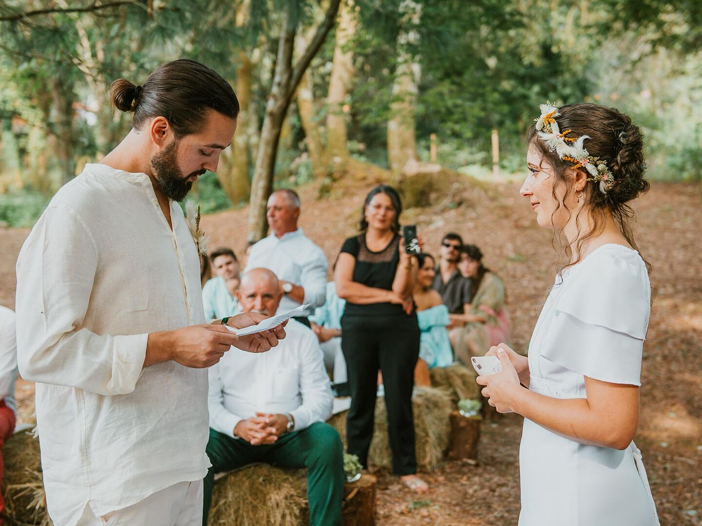 Noivo a ler votos no casamento civil