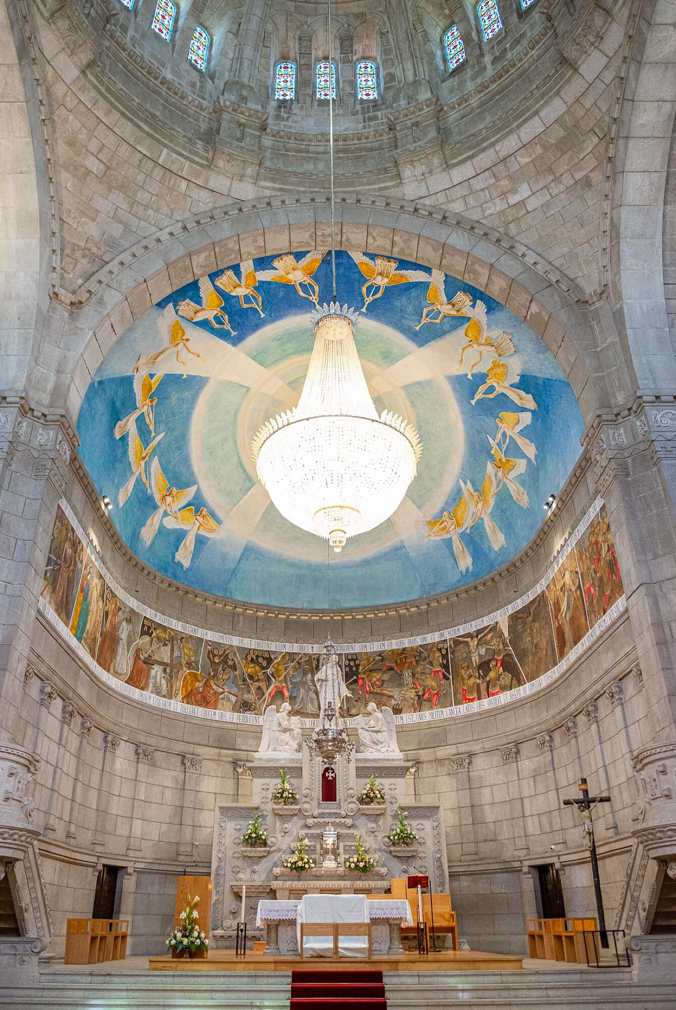 Interior do templo monumento de santa luzia em Viana do Castelo