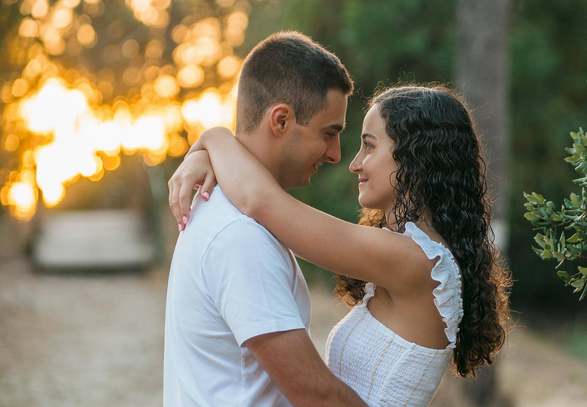 namorados junto á praia do camarido