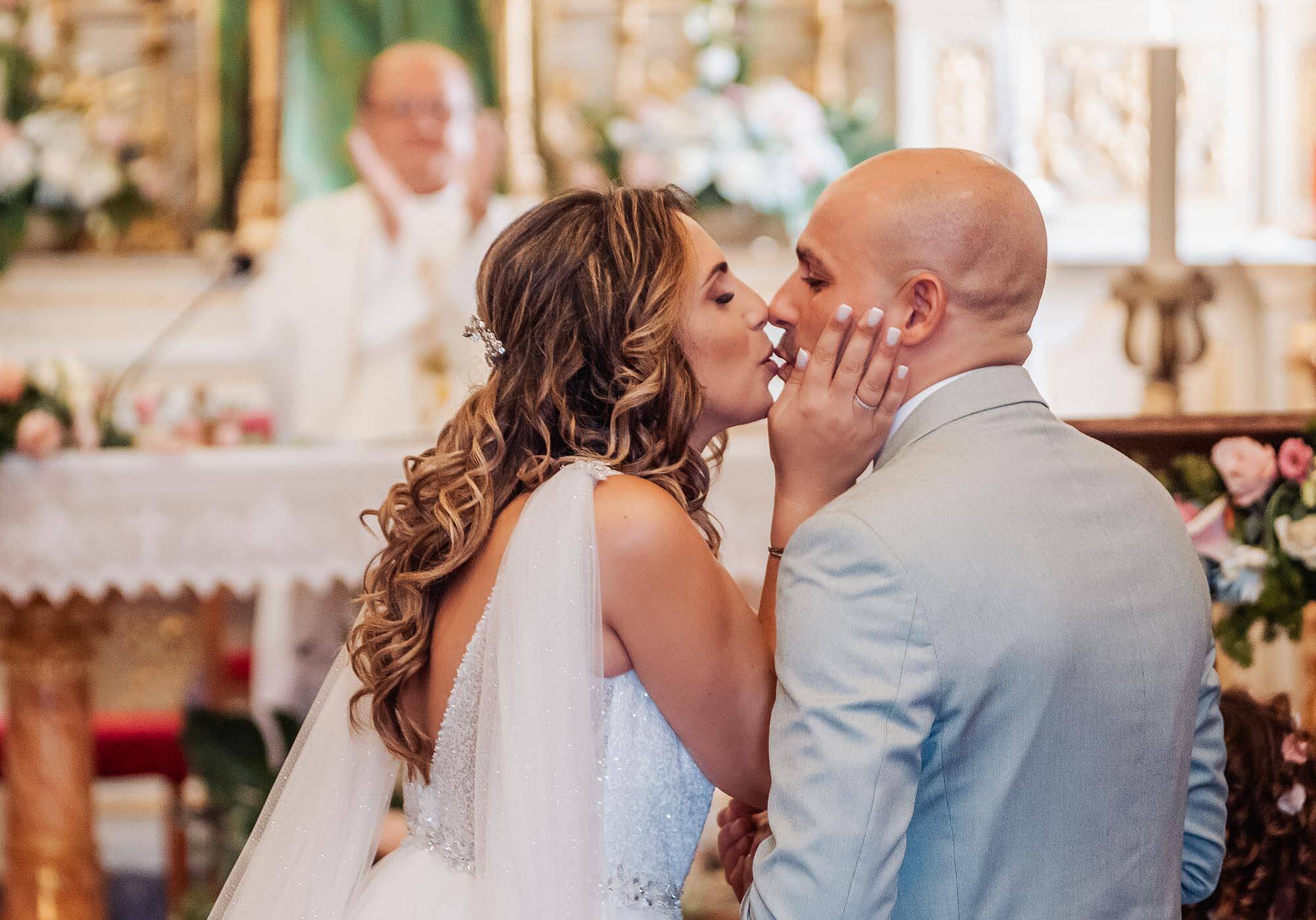 primeiro beijo dos noivos