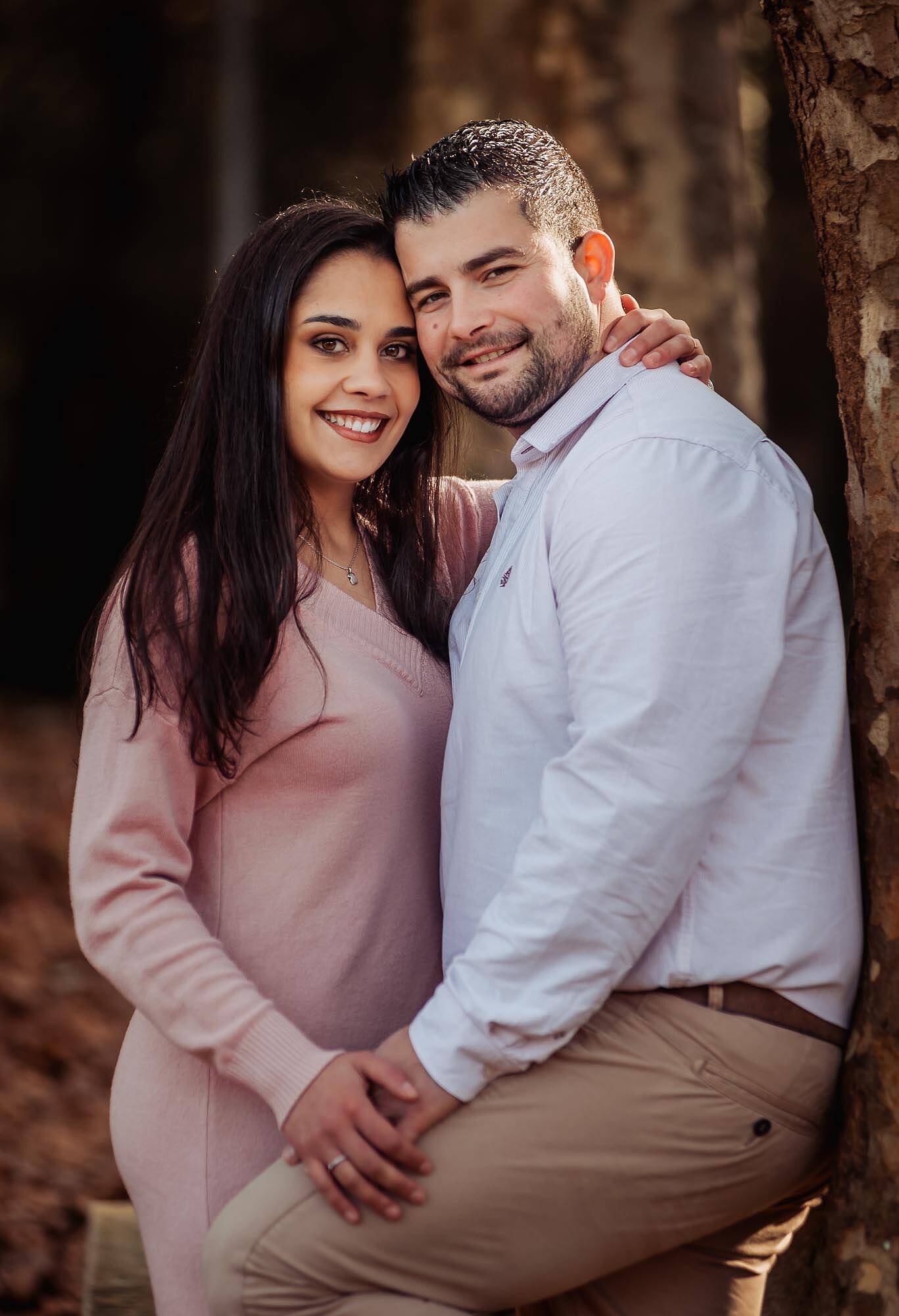 sorrisos na olhar na camera