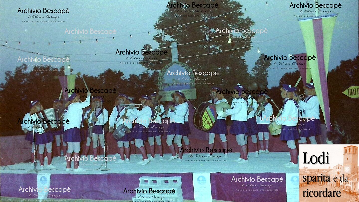 Lodi - Sfilata Barche Allegoriche sull'Adda