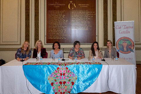 2026-02-19 LA MUJER EN EL MUNDO DEL TORO