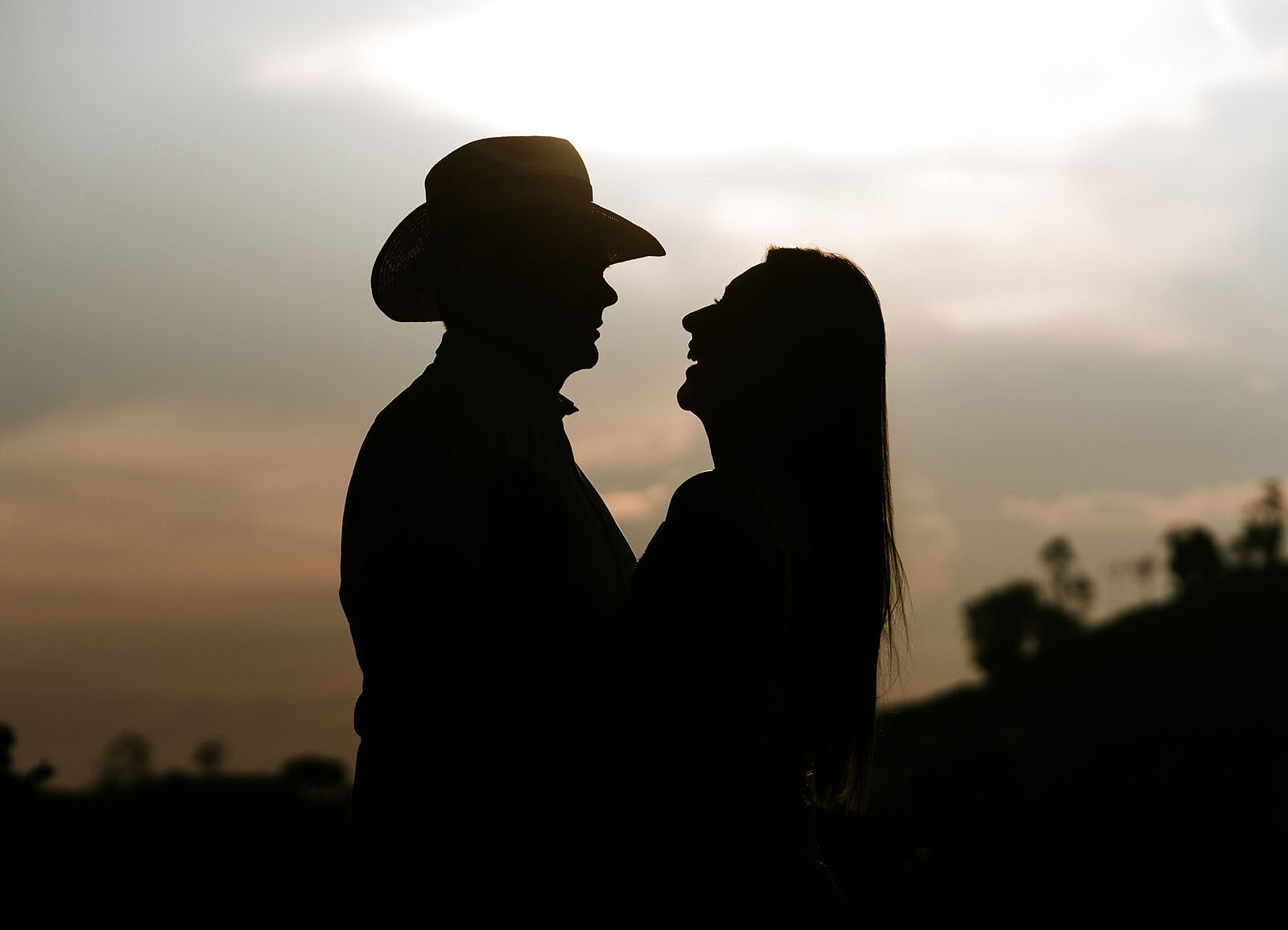 alexpiedrahita - sesion-preboda-silueta-atardecer-alex-piedrahita-fotografia-ts20250709155057905737.jpg